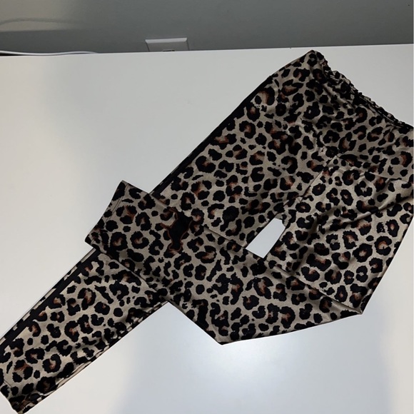 GoldSheep Crop leggings size Xs with a 20”inseam  excellent condition - Picture 4 of 10